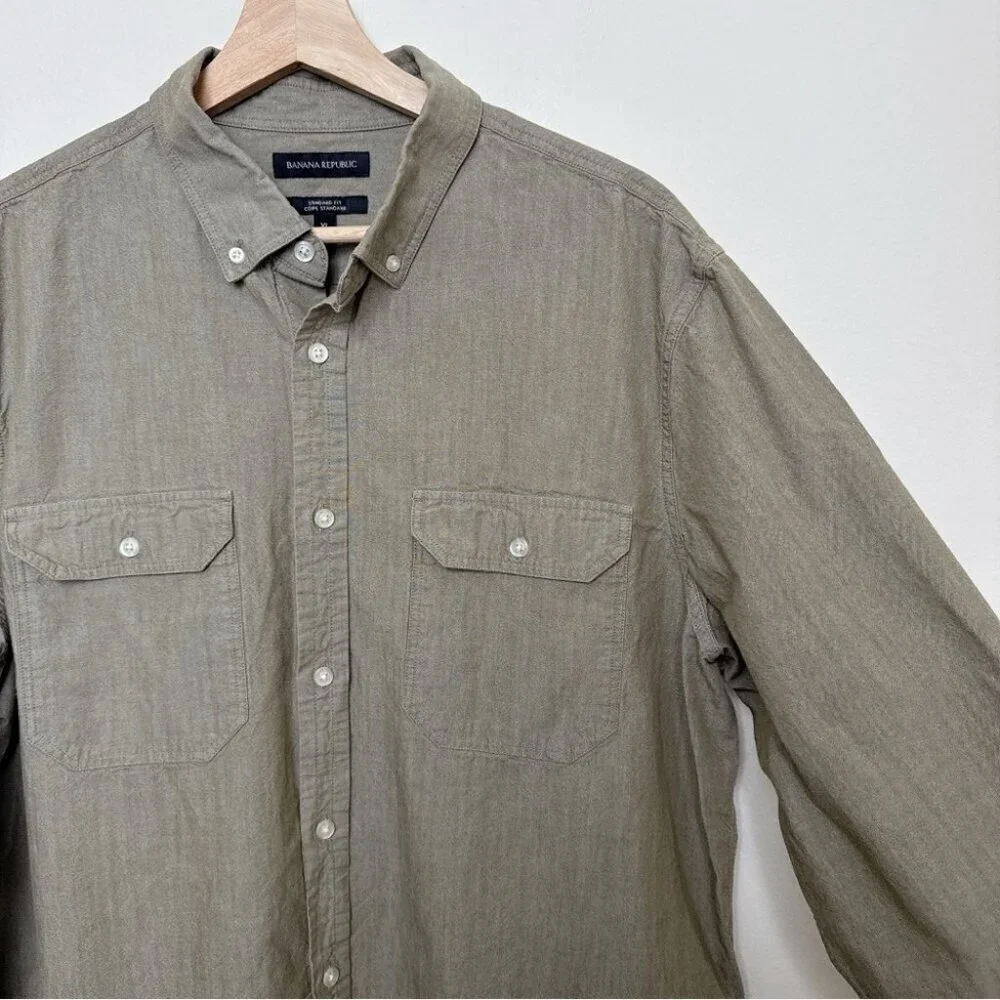 Banana Republic Mens Xlarge Untucked Standard-Fit Chambray Shirt Washed Olive